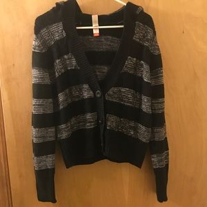 Women's Xl No Boundaries sweater with hood.